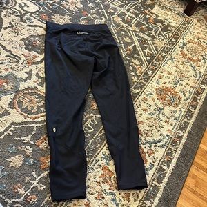 Lululemon legging with panels. Not sure of size. Likely 8.
